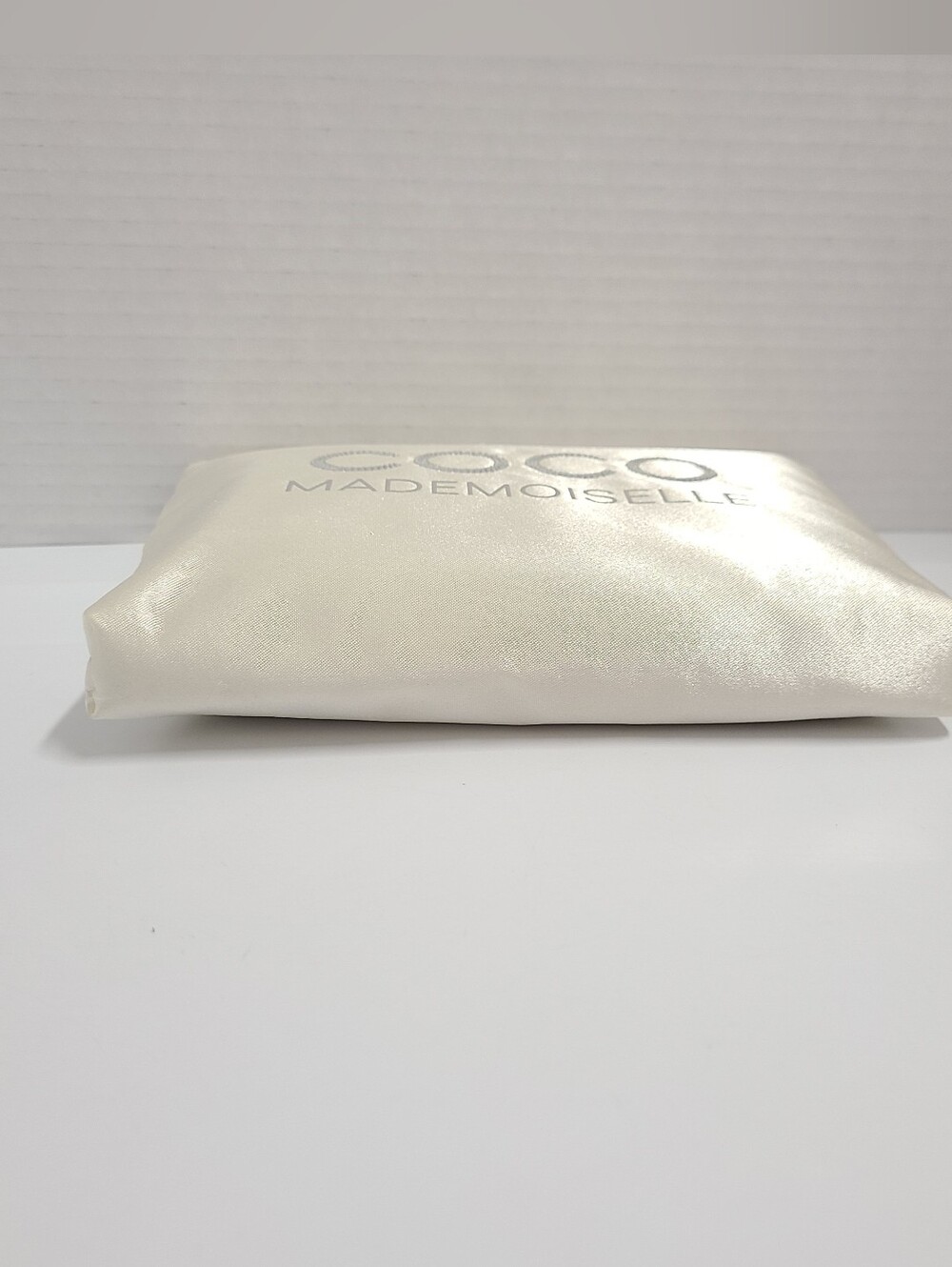 CHANEL Coco Mademoiselle Ivory Satin Makeup Pouch Silver Sequin Logo Gold Charm - Picture 6 of 11